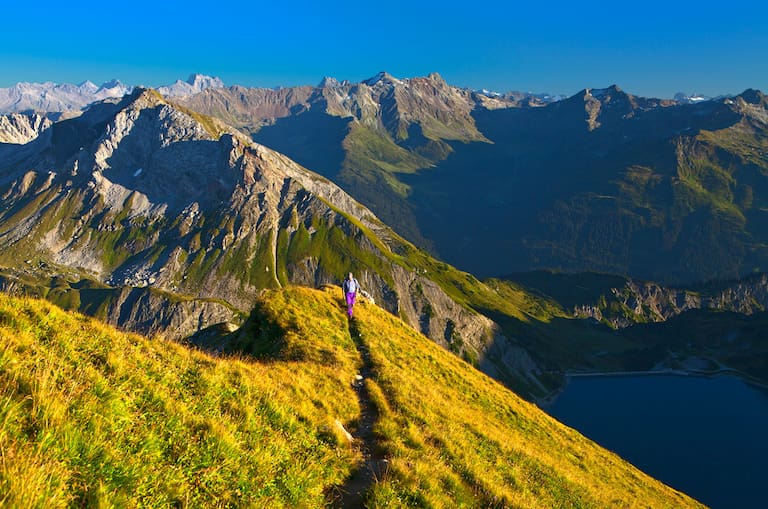 Anstieg zum Spuller Schafberg (2.679 m) im Lechquellengebirge, Vorarlberg