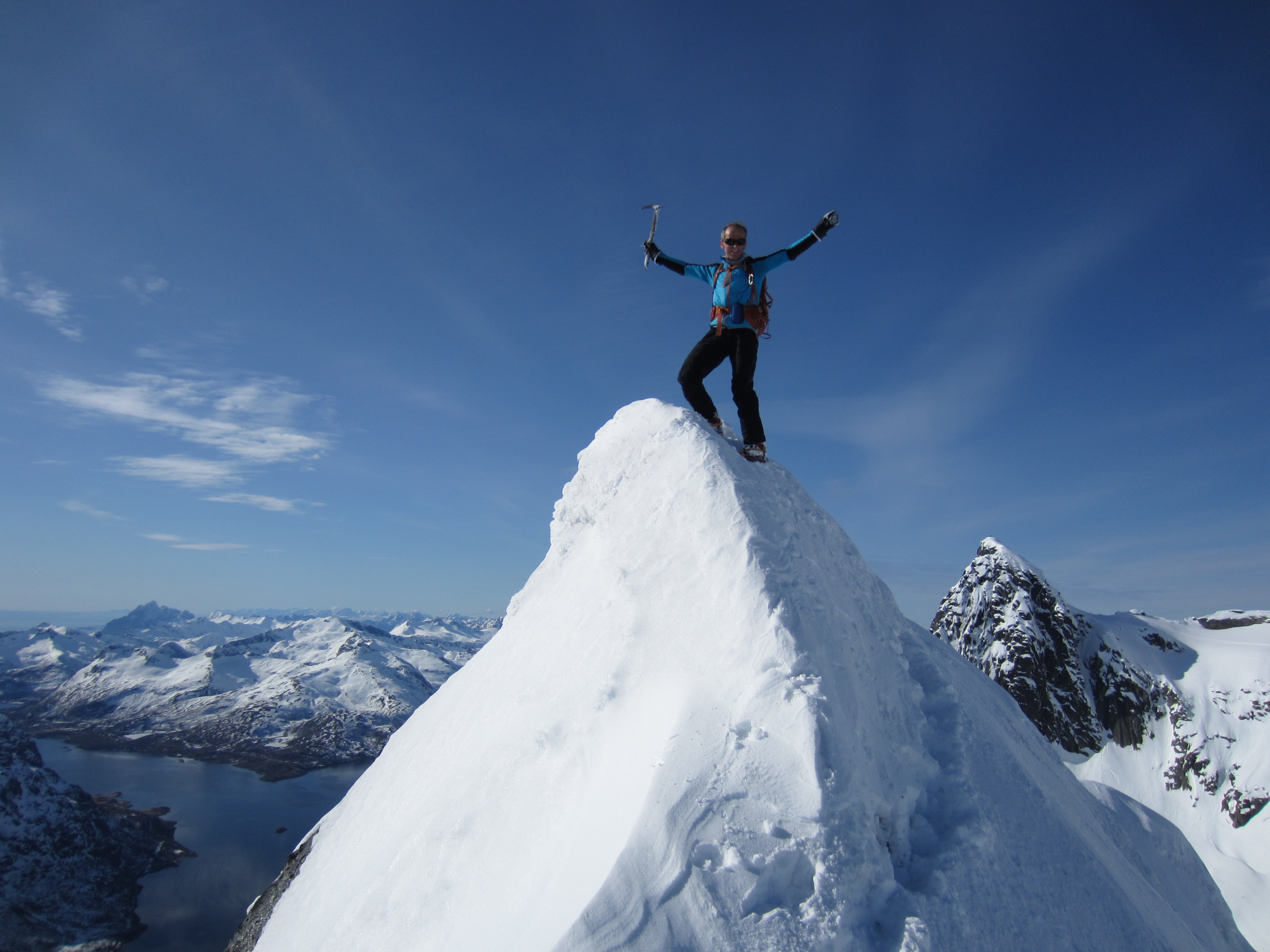 Skitourengehen im hohen Norden: Auf dem Gipfel des Trollsadellen