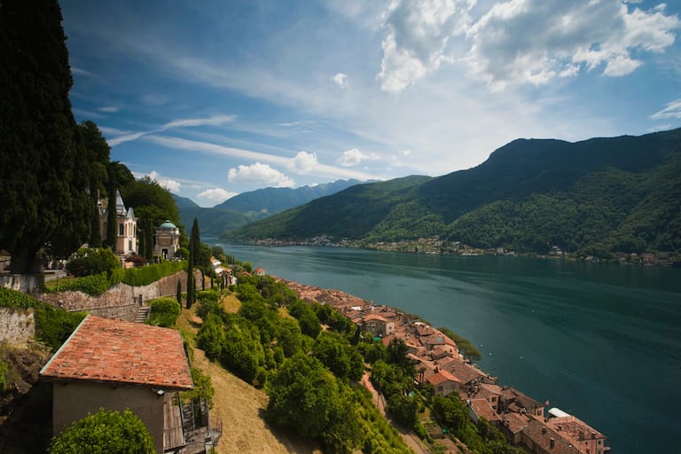 Der Kastanienweg rund um den Ort Lugano führt durch malerische Kastanienwälder und idyllische Dörfer