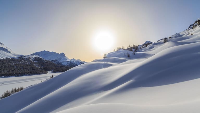 Winter in Maloja zwischen Oberengadin und Bergell in Graubünden
