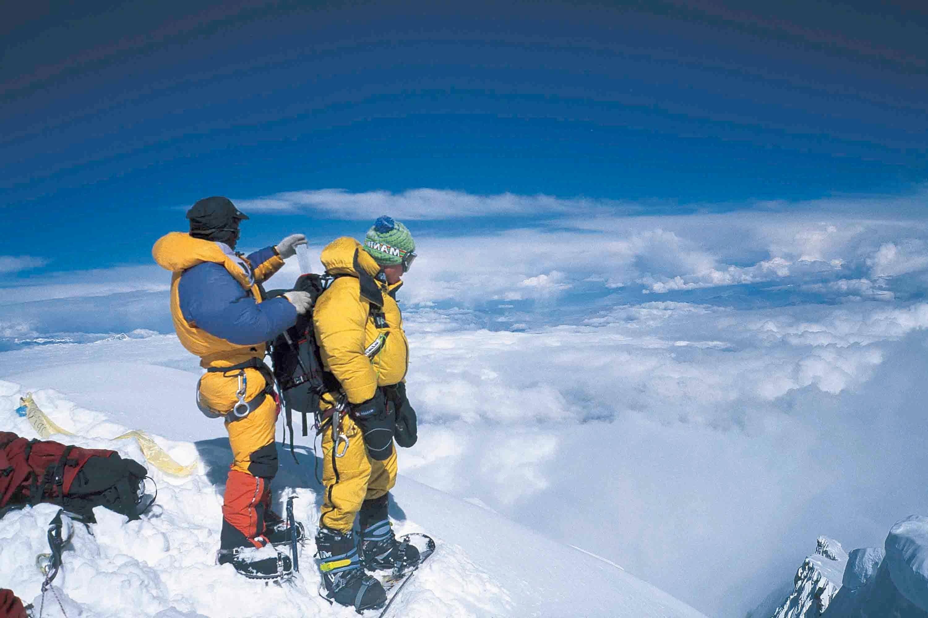 Der französische Snowboarder Marco Siffredi am Gipfel des Everest