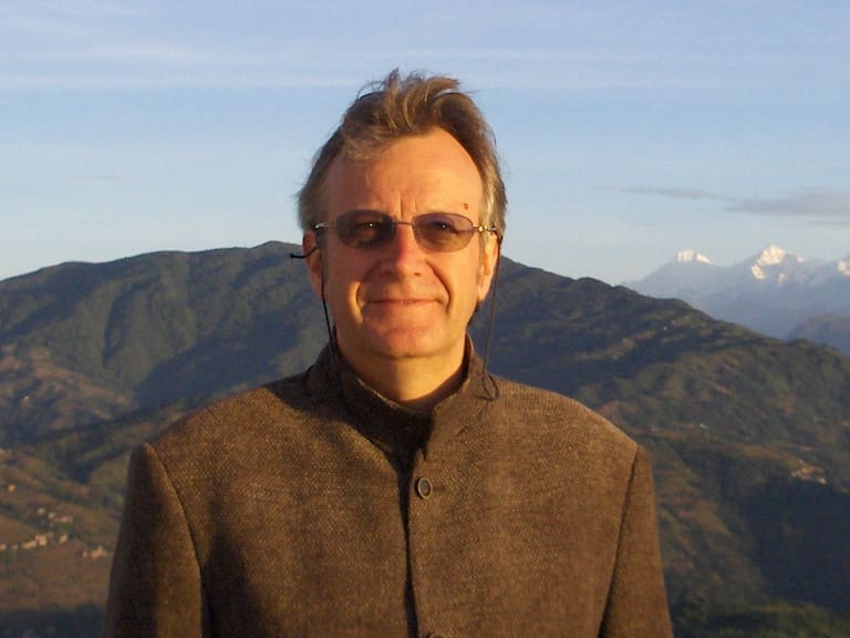 Martin Gaenszle ist Ethnologe und lebt derzeit in Neu-Delhi