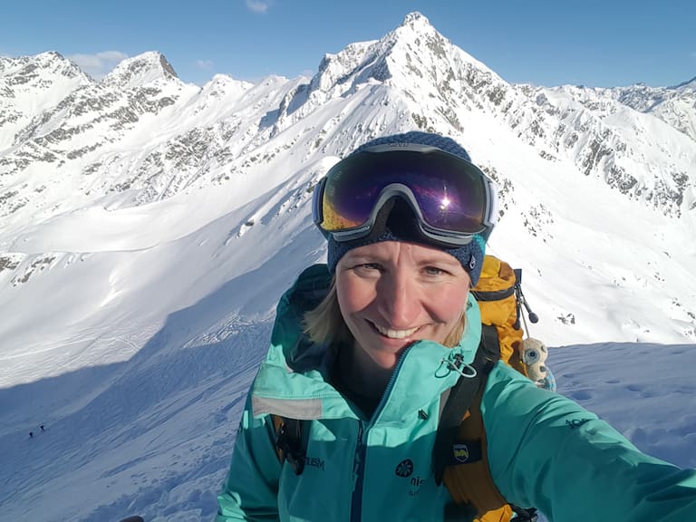 Martina Ofer – im Sommer auf der Hütte, im Winter auf Skitour.