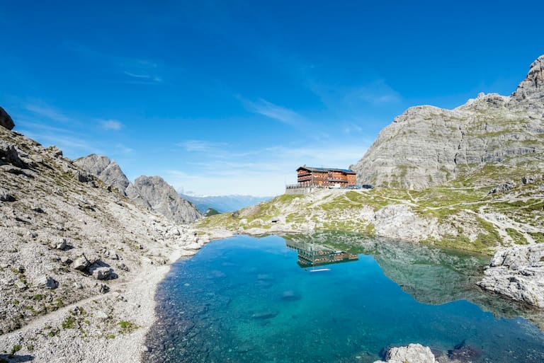 Am Laserzsee in Osttirol: Die Karlsbader Hütte