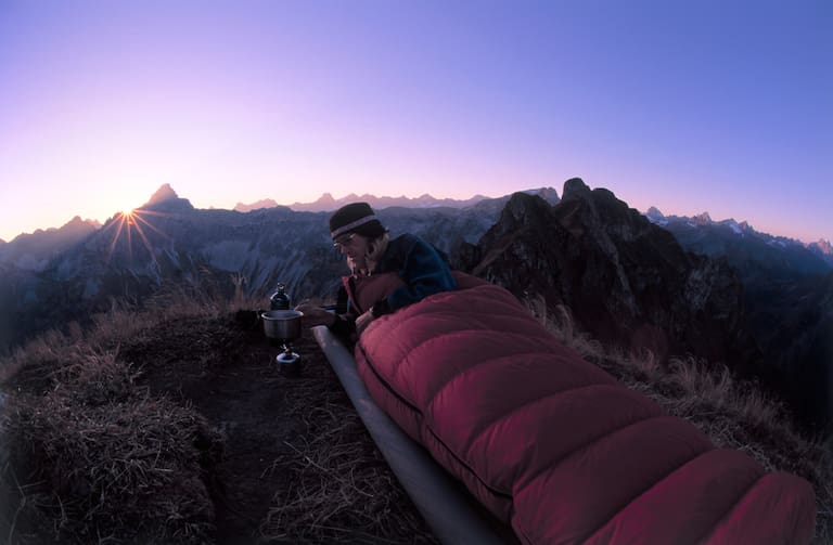 Sonnenuntergang am Berg: Ein Bett mit Aussicht 
