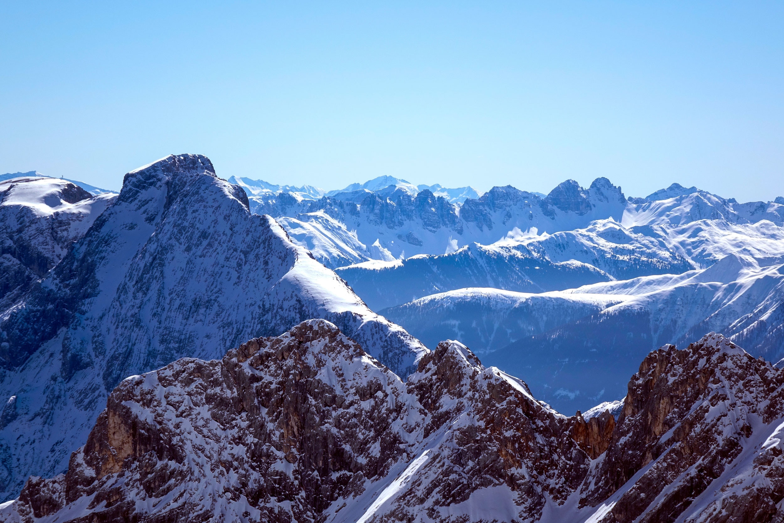 Blick von der Zugspitze auf die Alpen