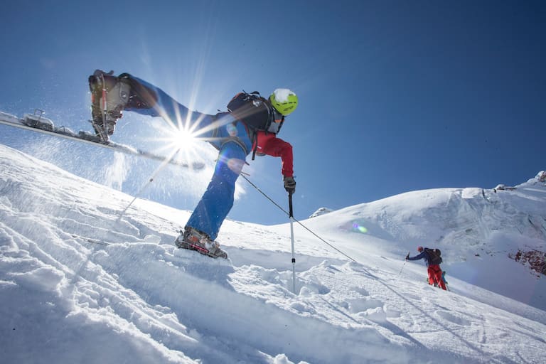 Skitourengehen: Auf die richtige Technik kommt es an. Aufstieg zur Suldenspitze in Südtirol, Italien