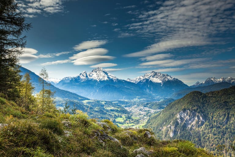 Blick auf Berchtesgaden mit Watzmann