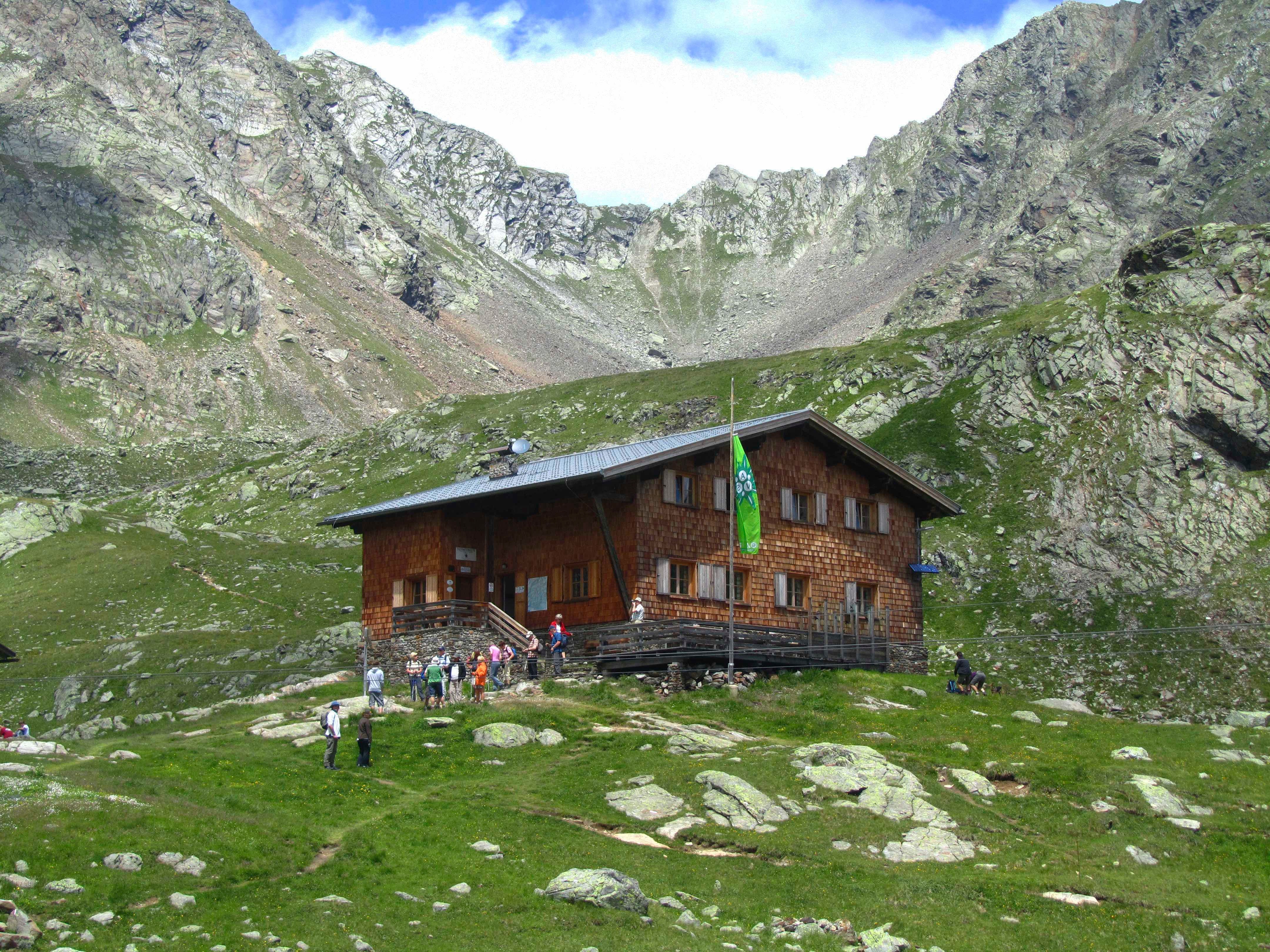 Die Tiefrastenhütte in Südtirol freut sich bereits auf Gäste