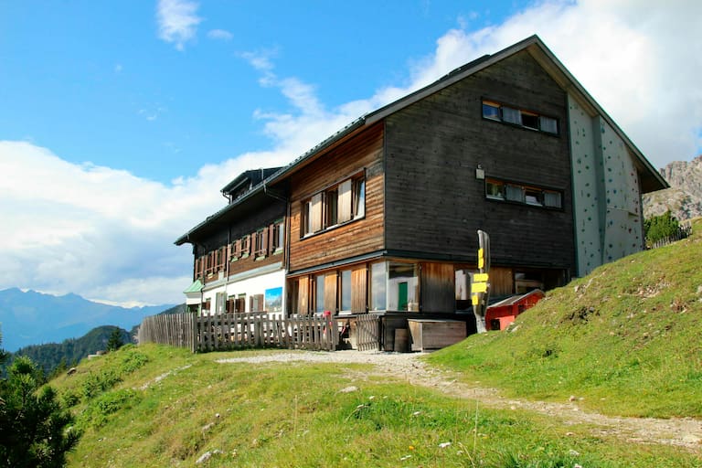 Schnell von Innsbruck aus erreichbar: Das Solsteinhaus (1.806 m)