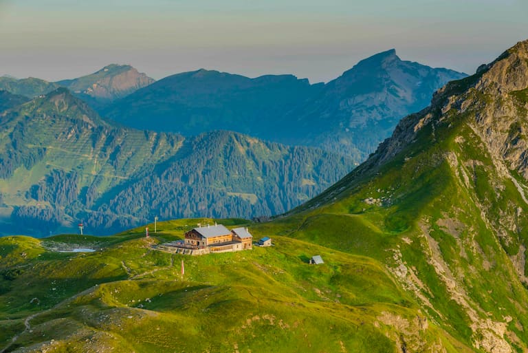 Die Fiderepasshütte (2.070 m) in den Allgäuer Alpen