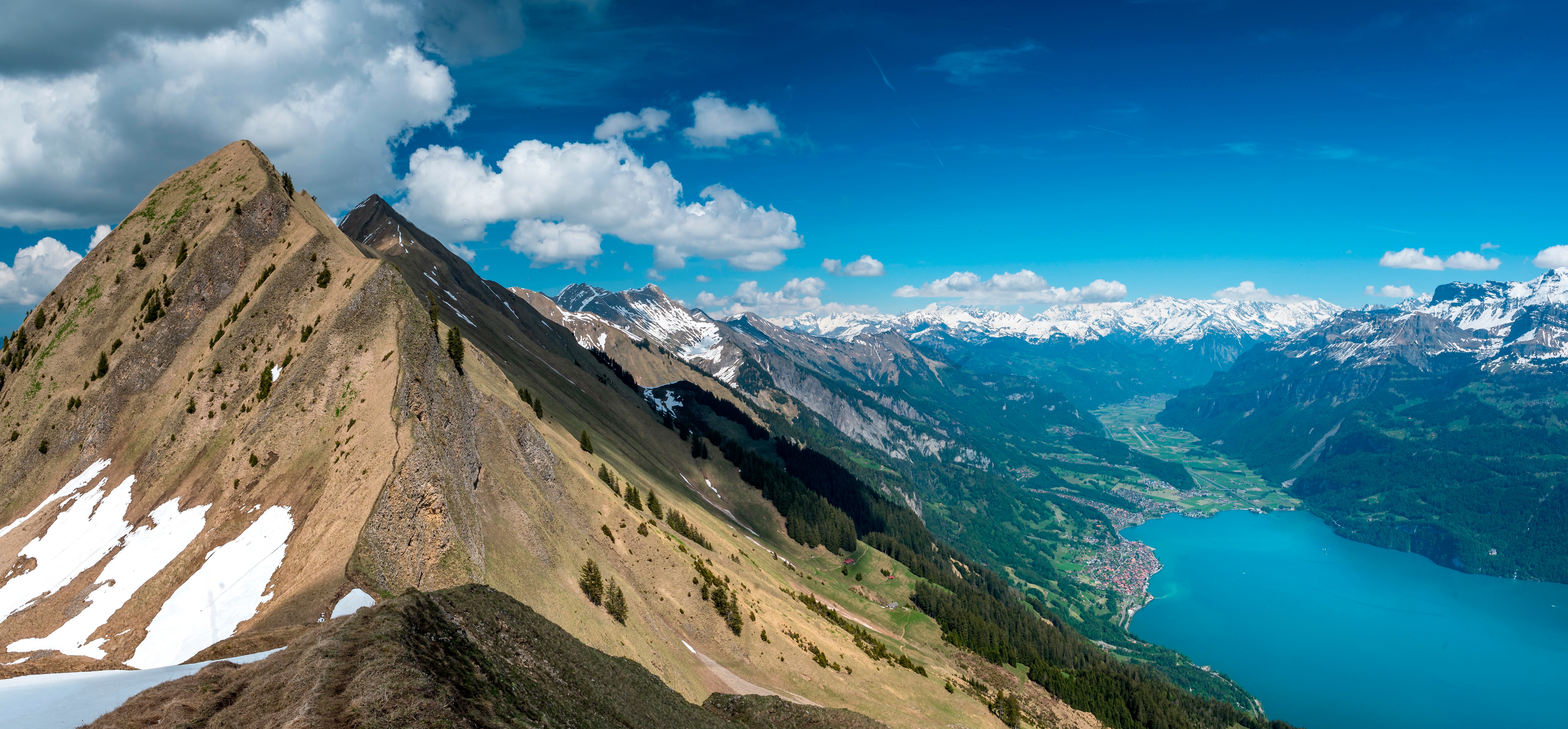 Panorama-Ausblick vom Brienzergrat in den Berner Alpen  