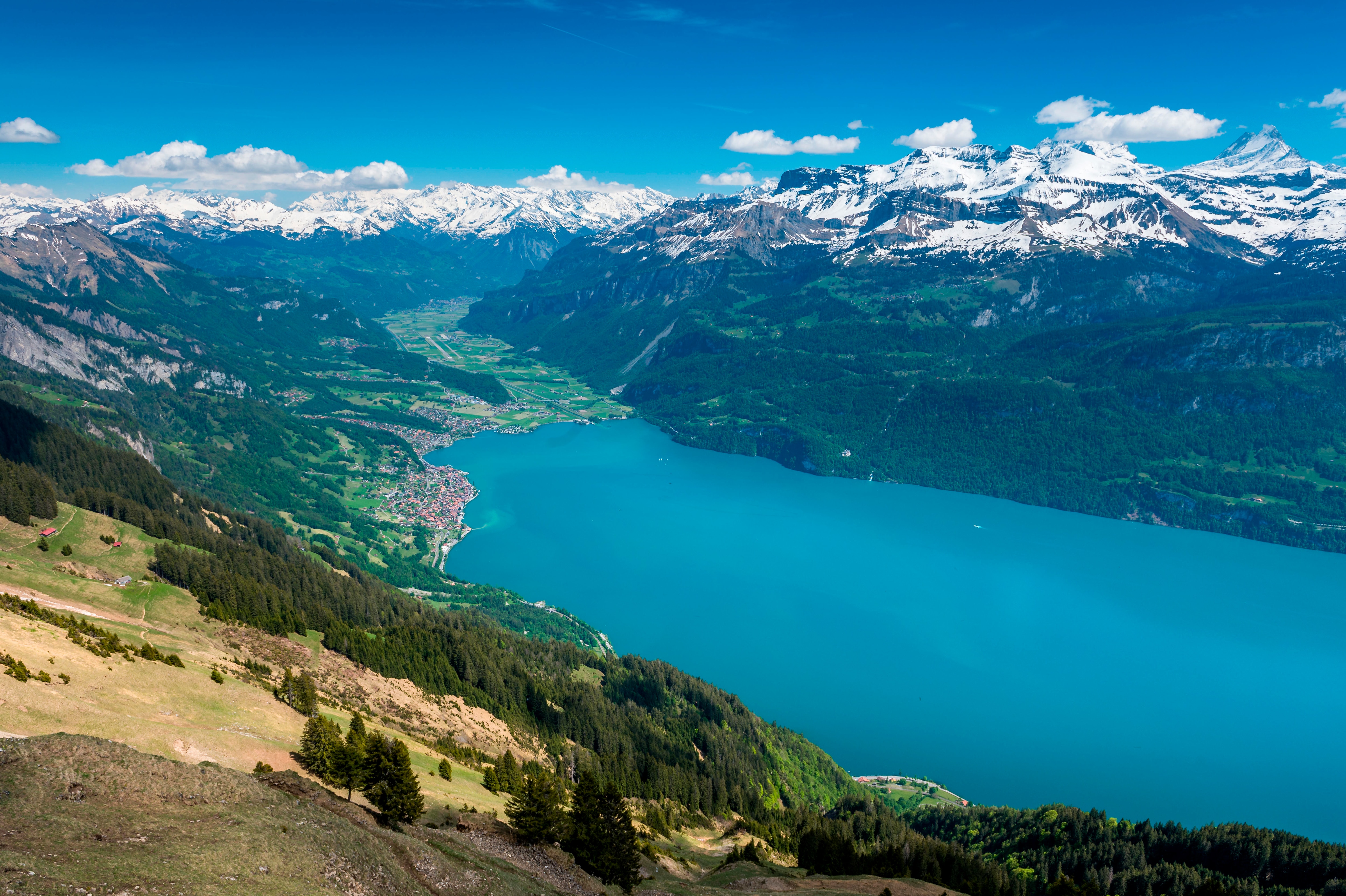 Blick auf den Brienzergrat auf den Brienzsee im Berner Oberland, eine der beliebtesten Bergtouren 2020 auf Bergwelten.com 