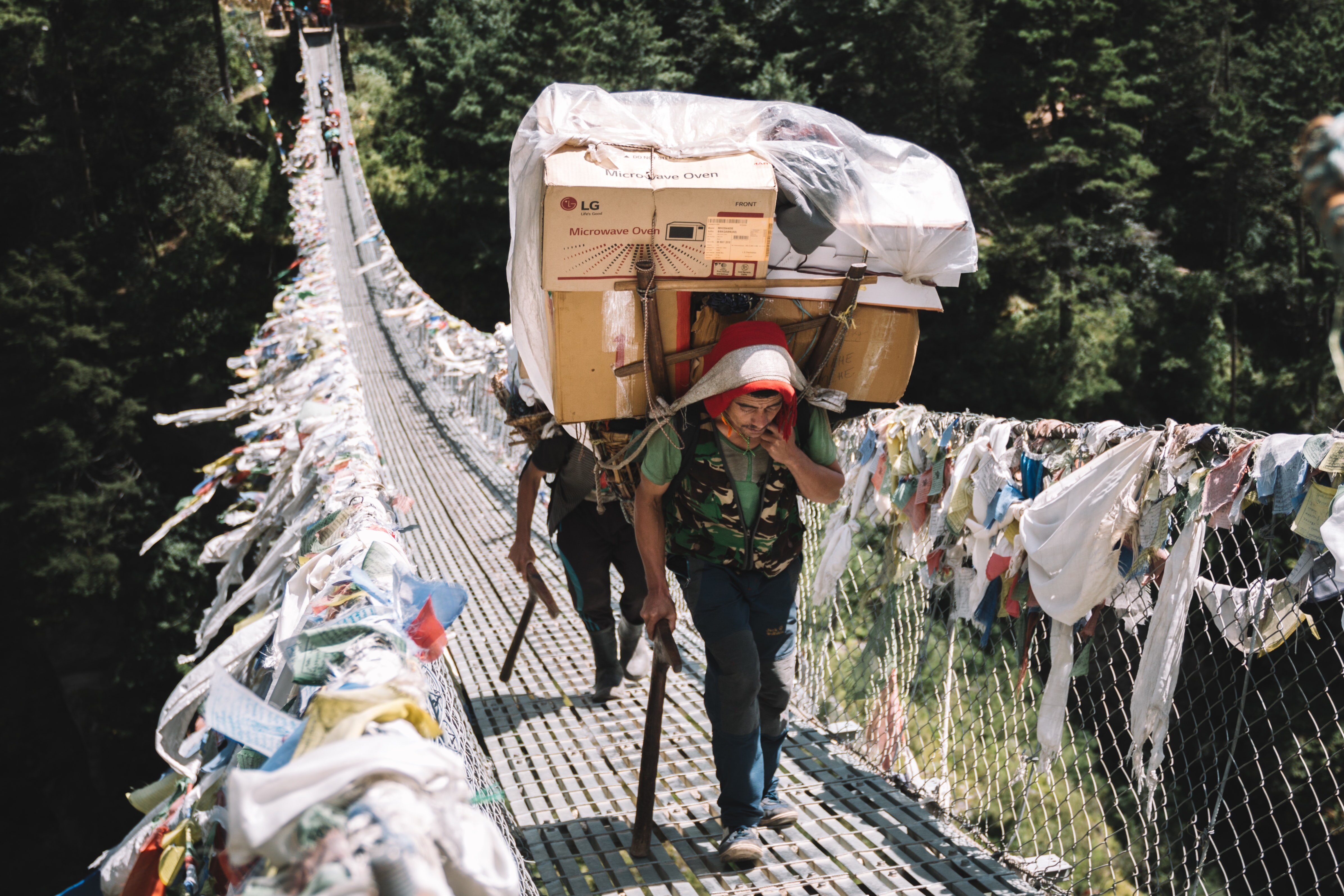 Auch entlang der Besteigungsrouten des Mount Everest - bis hin zur Gipfelzone - wird zu viel Müll hinterlassen