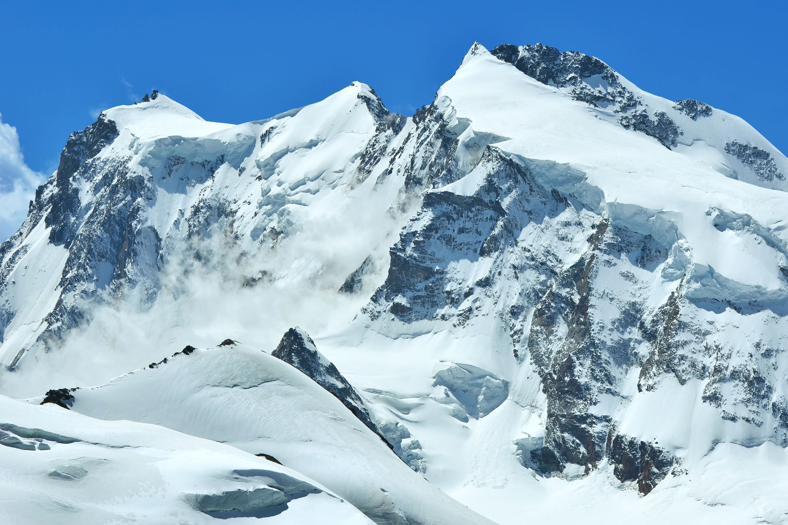 Monte-Rosa-Massiv: Signalkuppe mit Margheritahütte, Zumsteinspitze, Jagerhorn, Dufourspitze und Nordend