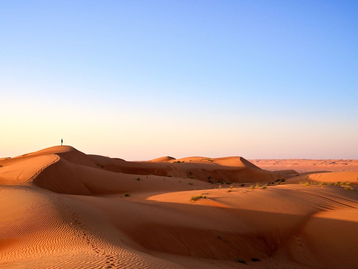 Und dann kam die Wüste: Wahiba Sands zu Sonnenaufgang. Oman Klettern Wandern Bergwelten Schöpf