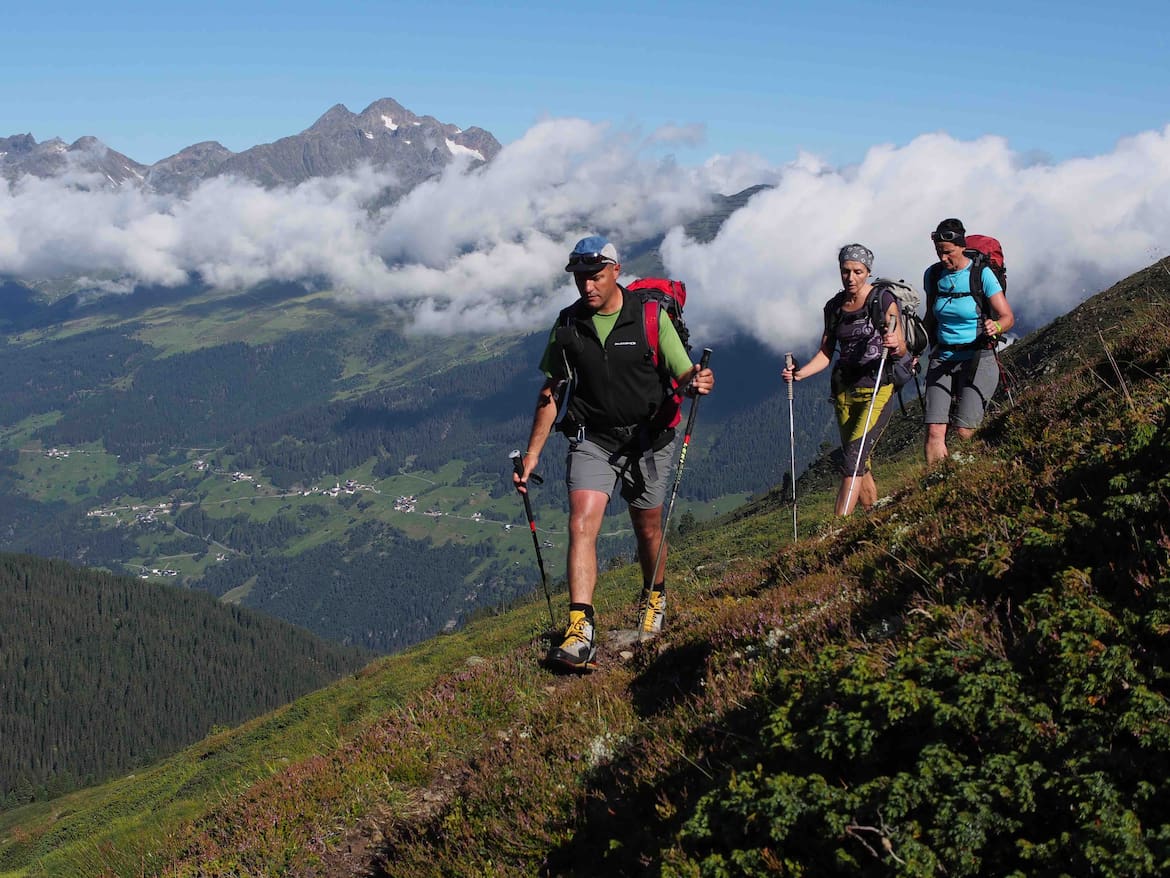 Paznauner Höhenweg: Aussichtsreich wandert man am zweiten Tag von der Ascherhütte nach Kappl.