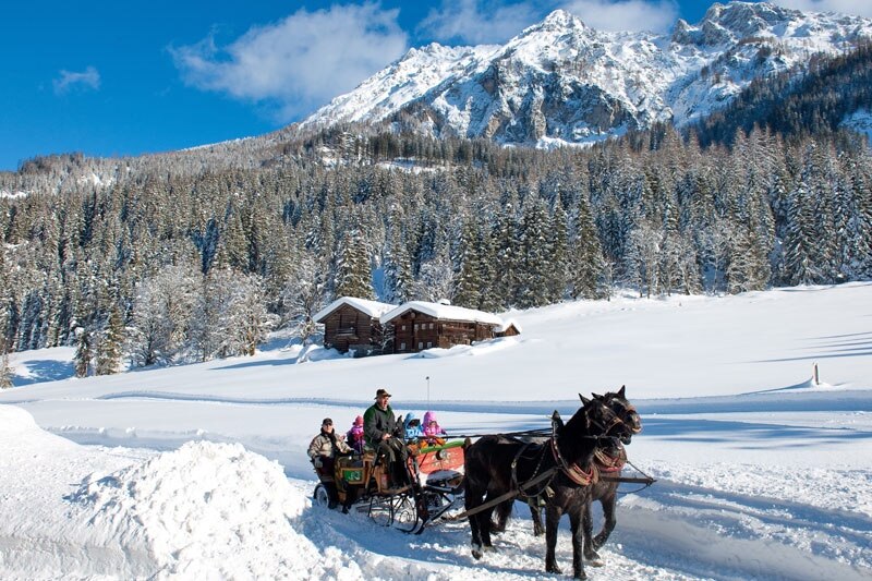 Eine Pferdeschlittenfahrt durch die Winterlandschaft ist ein ganz besonders romantisches Erlebnis.
