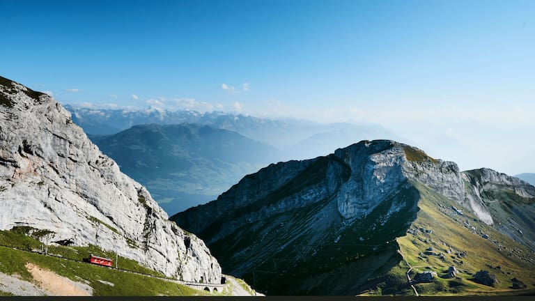 Wandern am Aussichtsberg Pilatus bei Luzern in der Schweiz