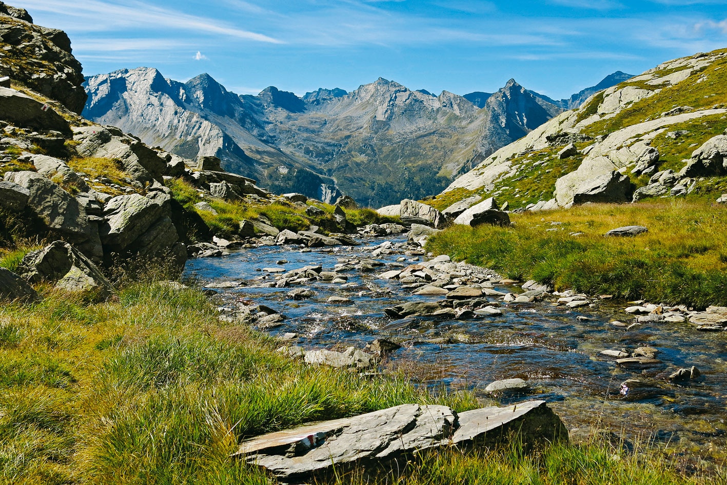 Zum Passo de Balniscio in Graubünden: Blick zum Piz d’Arbeola