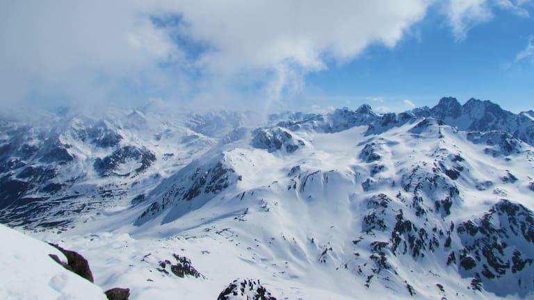 Skitourengelände rund um den Piz Grialetsch in den Albula Alpen in Graubünden
