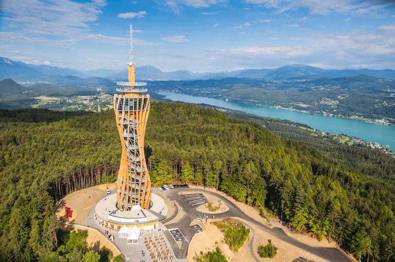 Der Pyramidenkogel über dem Wörthersee