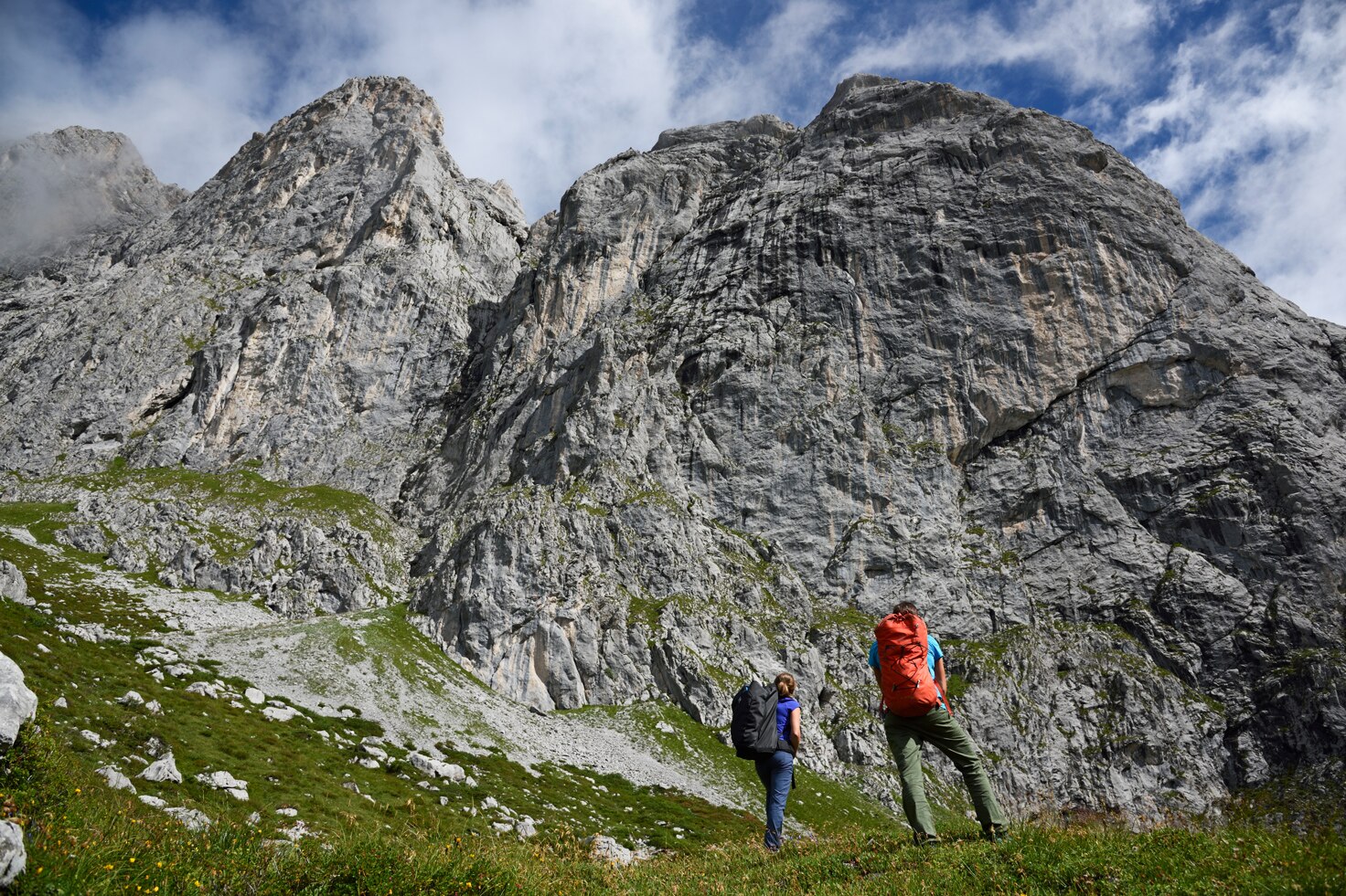 7. Kirchlispitze, Rätikon, Graubünden, Schweiz; Route: Unendliche Geschichte (10+); Climbers: Barbara Zangerl und Nina Caprez