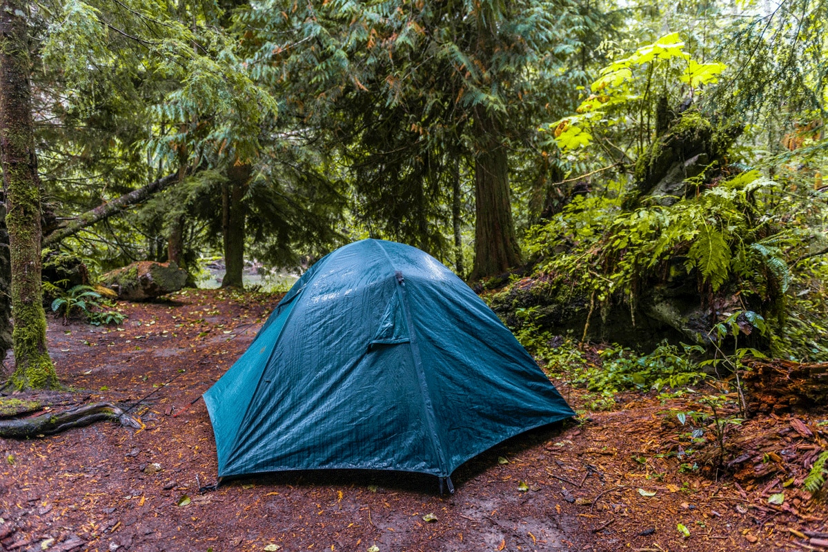 Wichtigster Tipp für das Campen im Regen: Niemals die gute Laune verlieren!