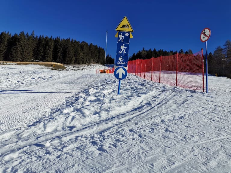 In einigen Südtiroler Skigebieten - wie hier am Rittner Horn - gibt es extra für Skitourengeher ausgewiesene Anstiege.