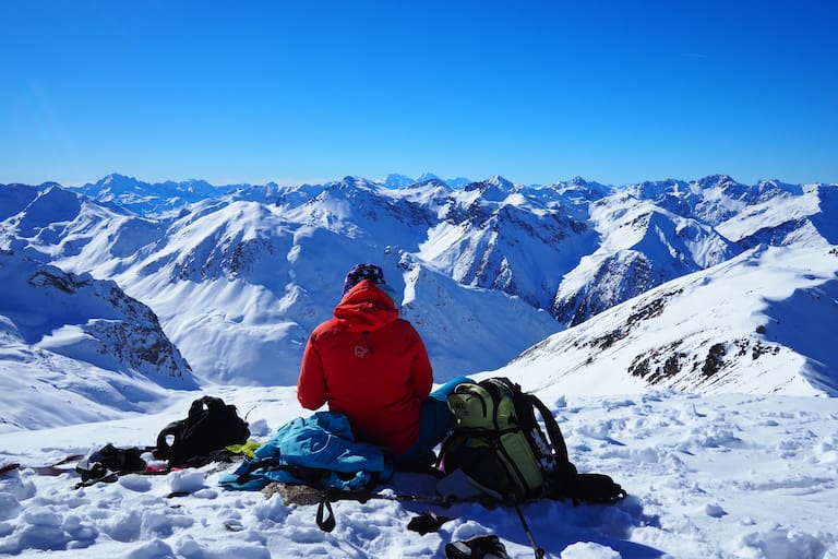 Skitour: Gipfelpanorama im Val Müstair in der Schweiz