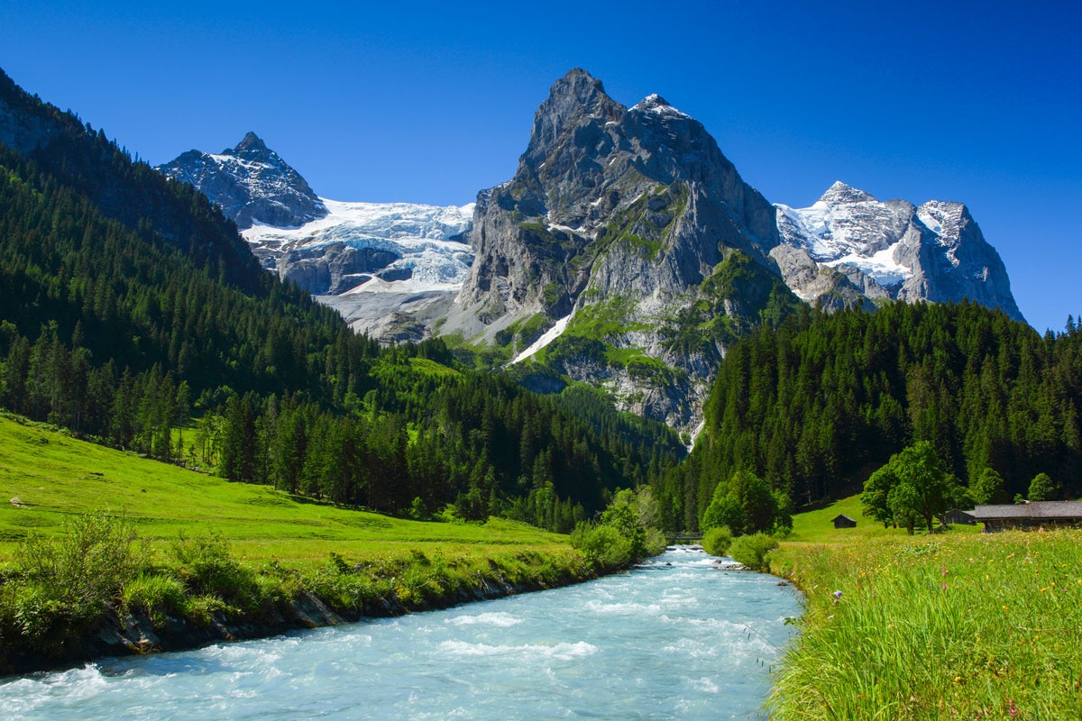 Das 3.192 m hohe Wellhorn und der Rosenlaui Gletscher im Berner Oberland