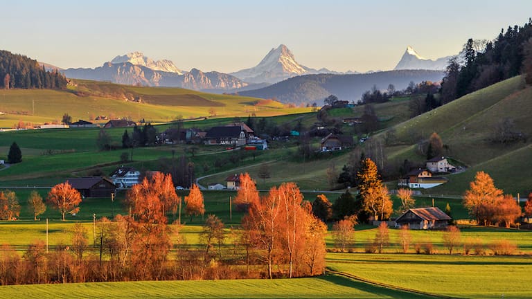Herbstlandschaft in Bern: Tour vom Dentebeg zum Sensorium in Rüttlihubelbad