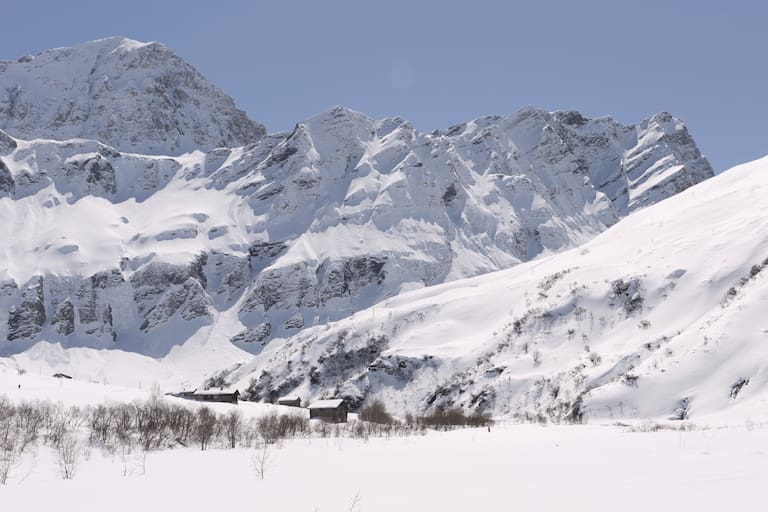 Die Berglandschaft des Safientals in Graubünden bietet zahlreiche Skitourengipfel der Extraklasse