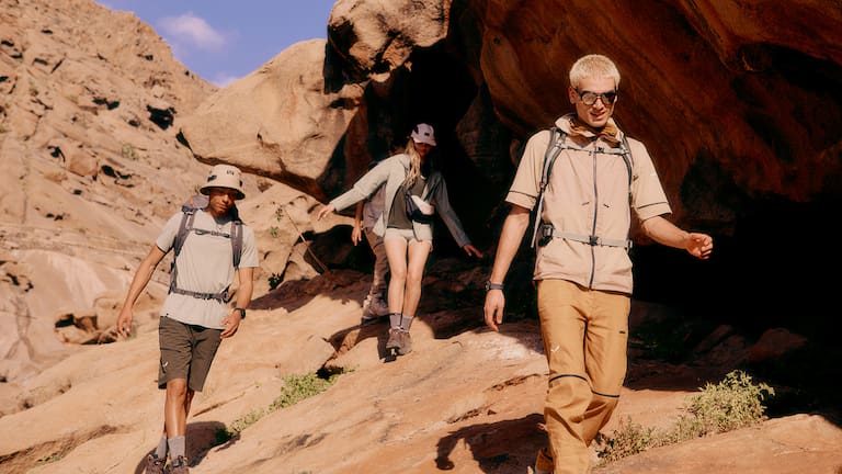 Mit dem Trekking-Outfit von Salewa bist du bestens gerüstet für abenteuerliche Bergtouren.
