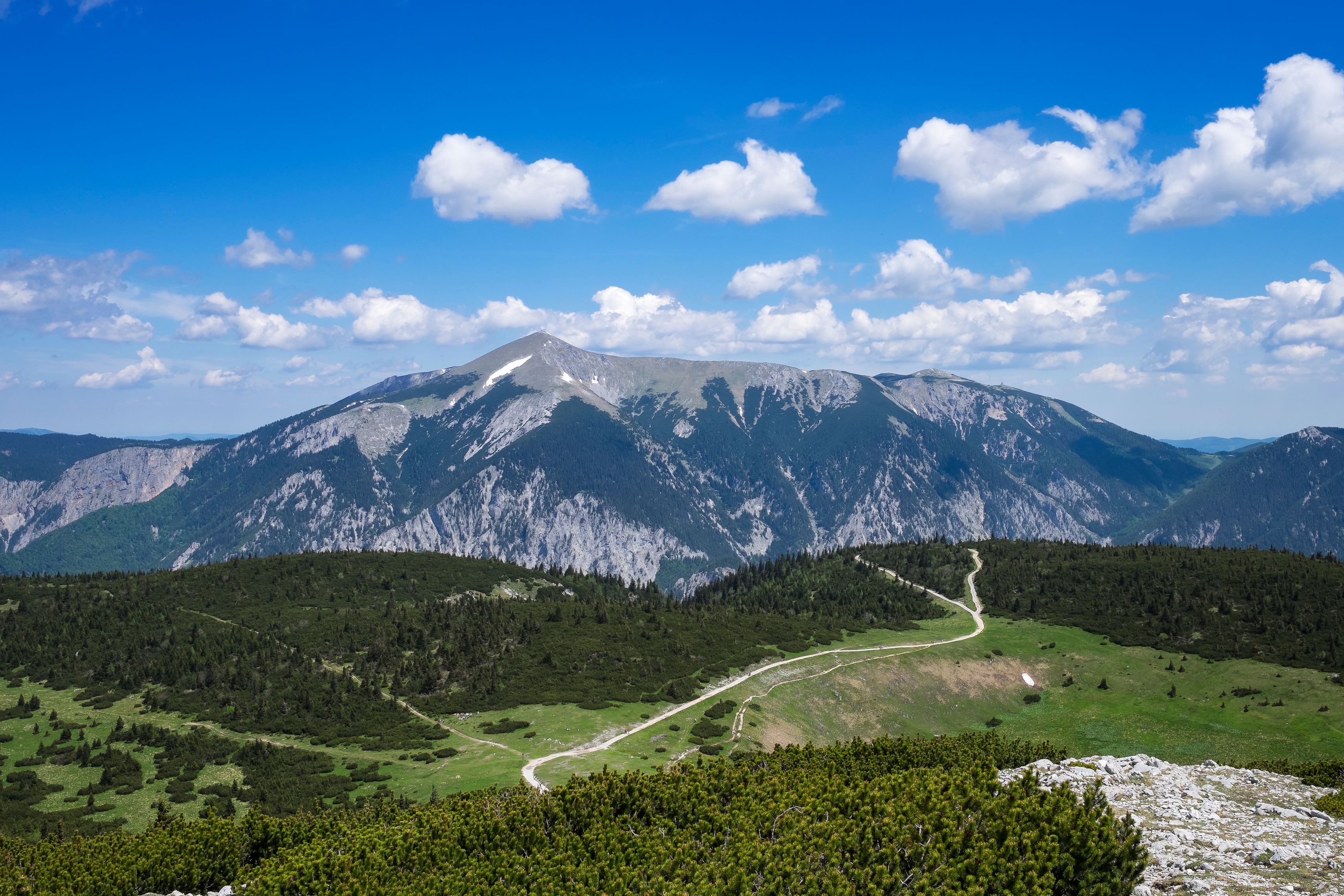 Wiener Alpen: Blick auf den Schneeberg