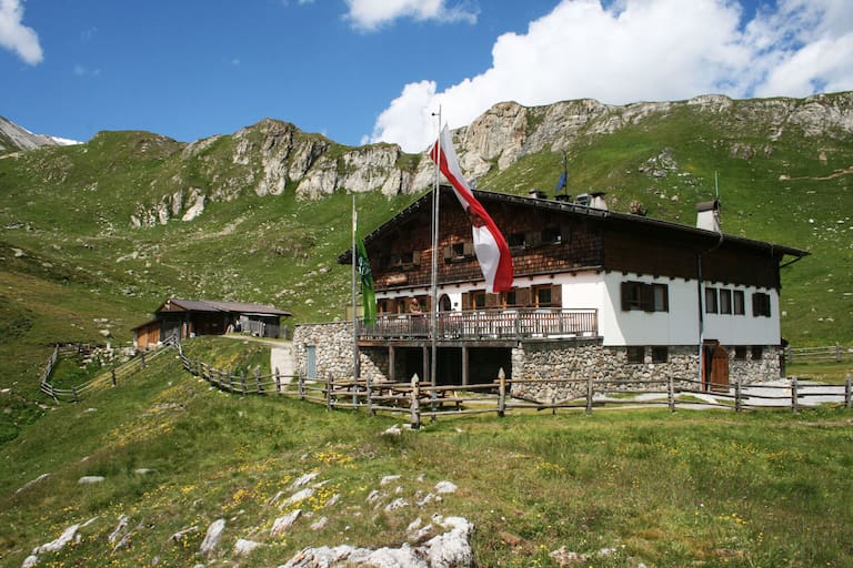 Die Sesvennahütte in der Sesvennagruppe in Südtirol