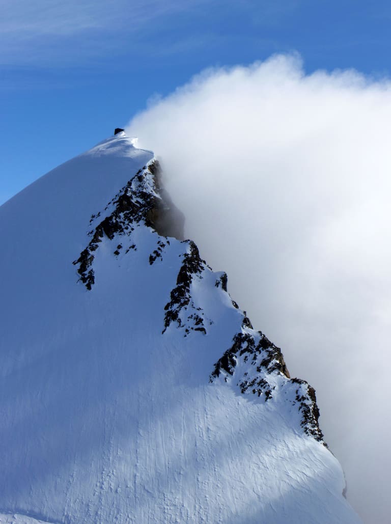 Gipfel der Signalkuppe mit der Margheritahütte