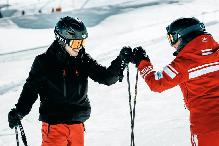 Die Skischulen in Davos Klosters bieten Einsteigerkurse für alle Altersgruppen.