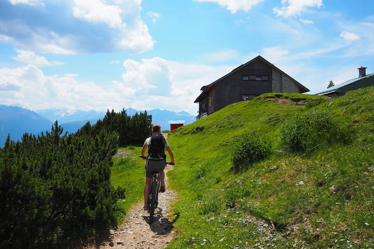 Radeln im Karwendel: Mit dem Bike aufs Solsteinhaus in Tirol