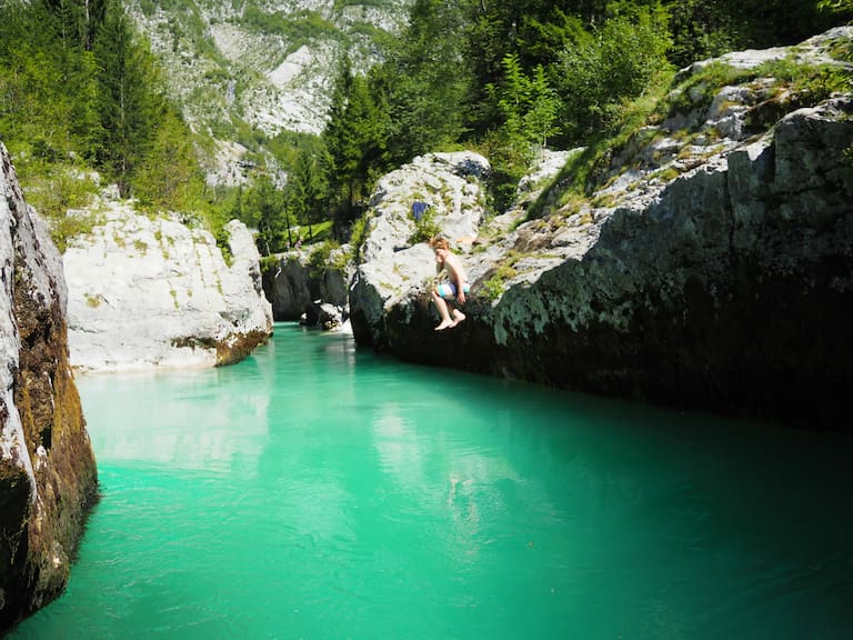 Ein Muss: in die kalte Soča springen