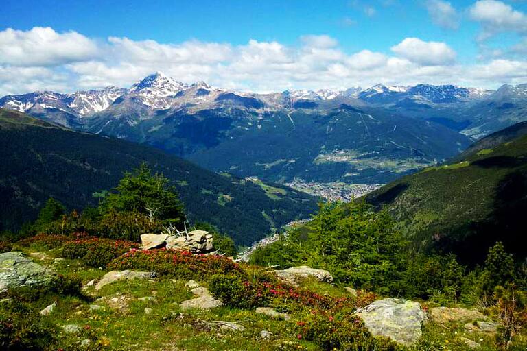 Wandern rund um den Monte Confinale in den Ortler-Alpen in Italien