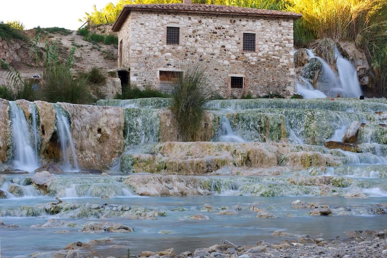 Die Terme die Saturnia bei Grossetto ist eine der beliebtesten Thermen in der Toskana.