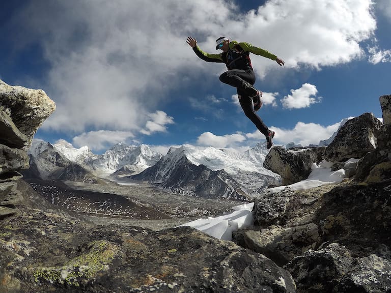Ueli Steck beim Training im Himalaya