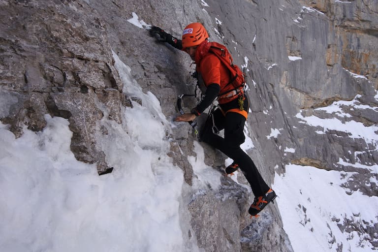 Ueli Steck beim Klettern