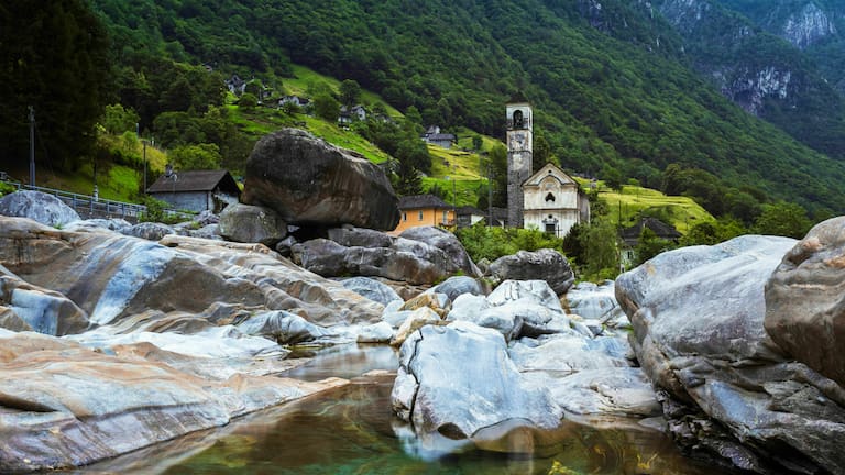 Verzasca-Tal im Tessin: Kirche von Lavertezzo