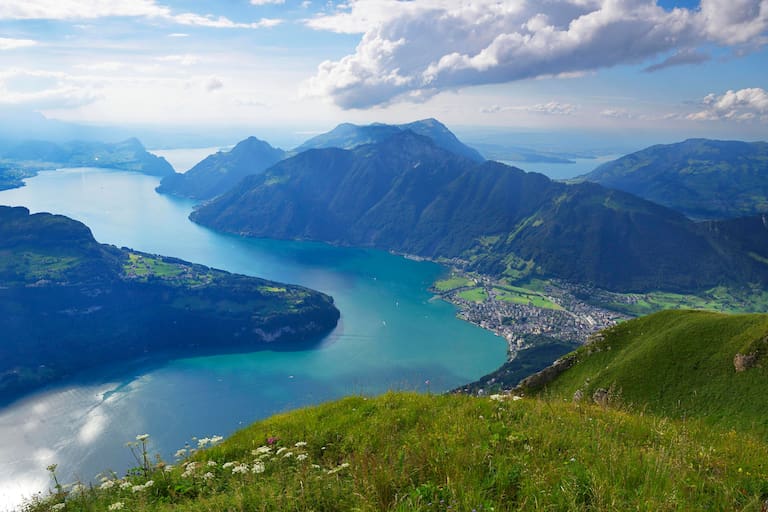 Blick auf den Vierwaldstättersee bei Luzern in der Schweiz