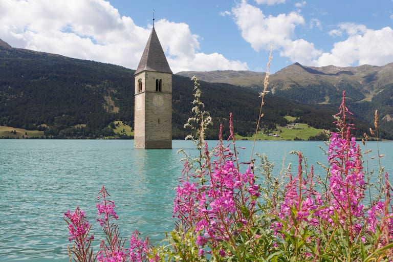 Vinschger Höhenweg: Turm im See