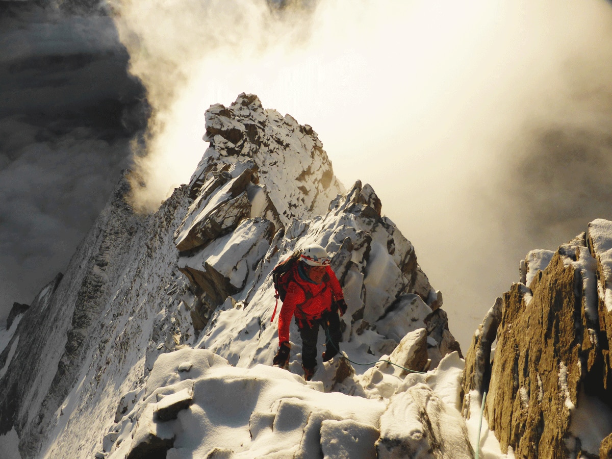 Die bergführende Traumerfüllerin Magdalena Habernig auf dem Weisshorn (4.504 m) in den Walliser Alpen