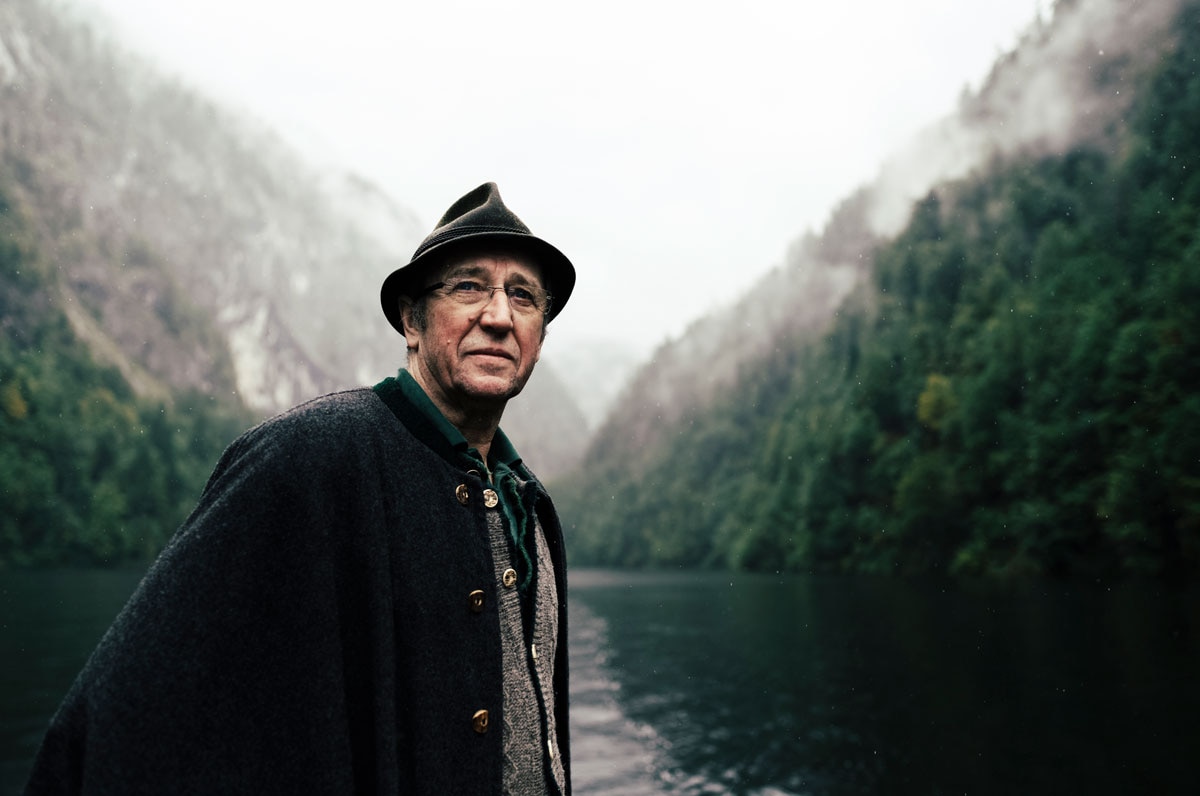 Albrecht Syen, Besitzer der Fischerhütte am Toplitzkarsee, kann dunkle Geschichten von versenkten Nazischätzen erzählen.
