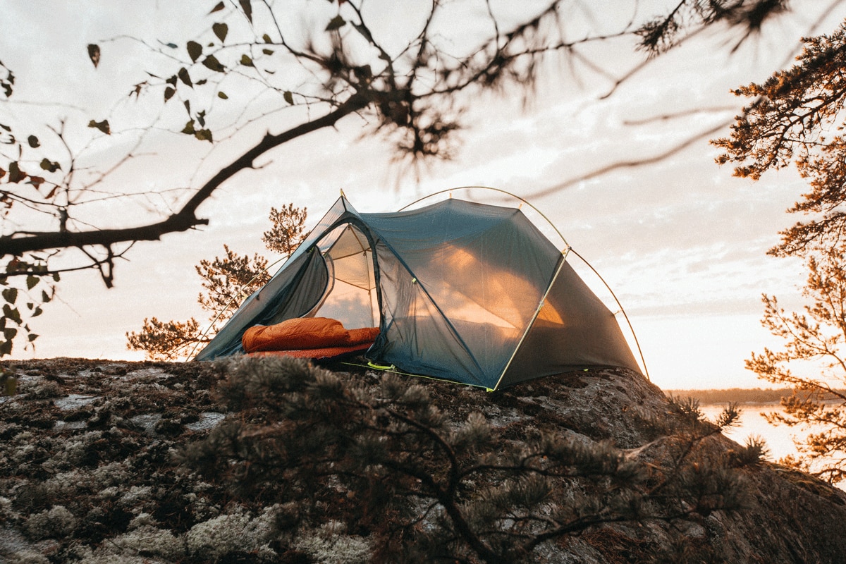 Campen in freier Natur mit dem ultraleichten EXOLIGHT II Zelt von Jack Wolfskin